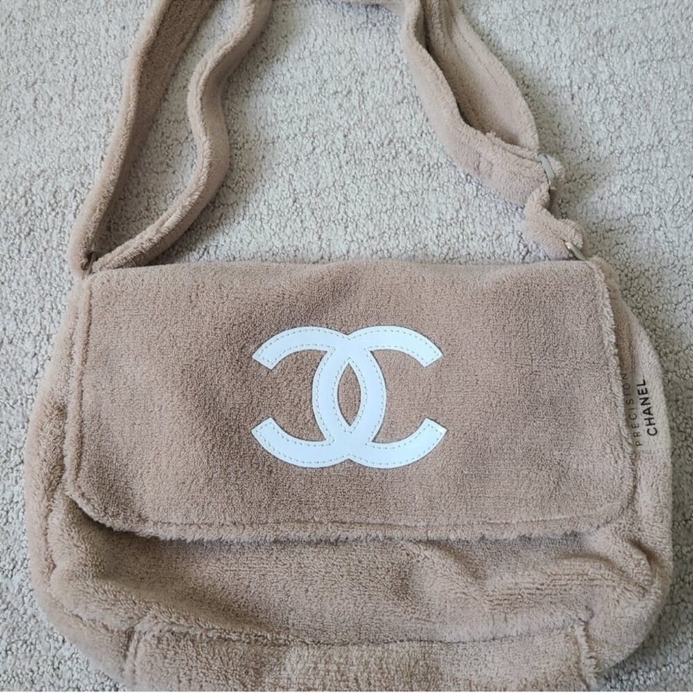 GWP Chanel Precision VIP/Novelty Teddy Plush beige Shoulder/Crossbody Bag - Picture 2 of 6